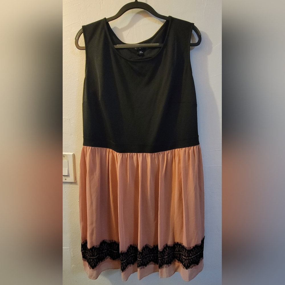 Womens Size 18W Black & Rose Midi Dress